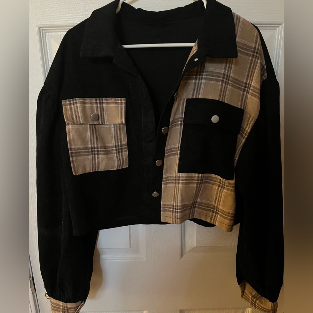 cropped flannel jacket 💫
